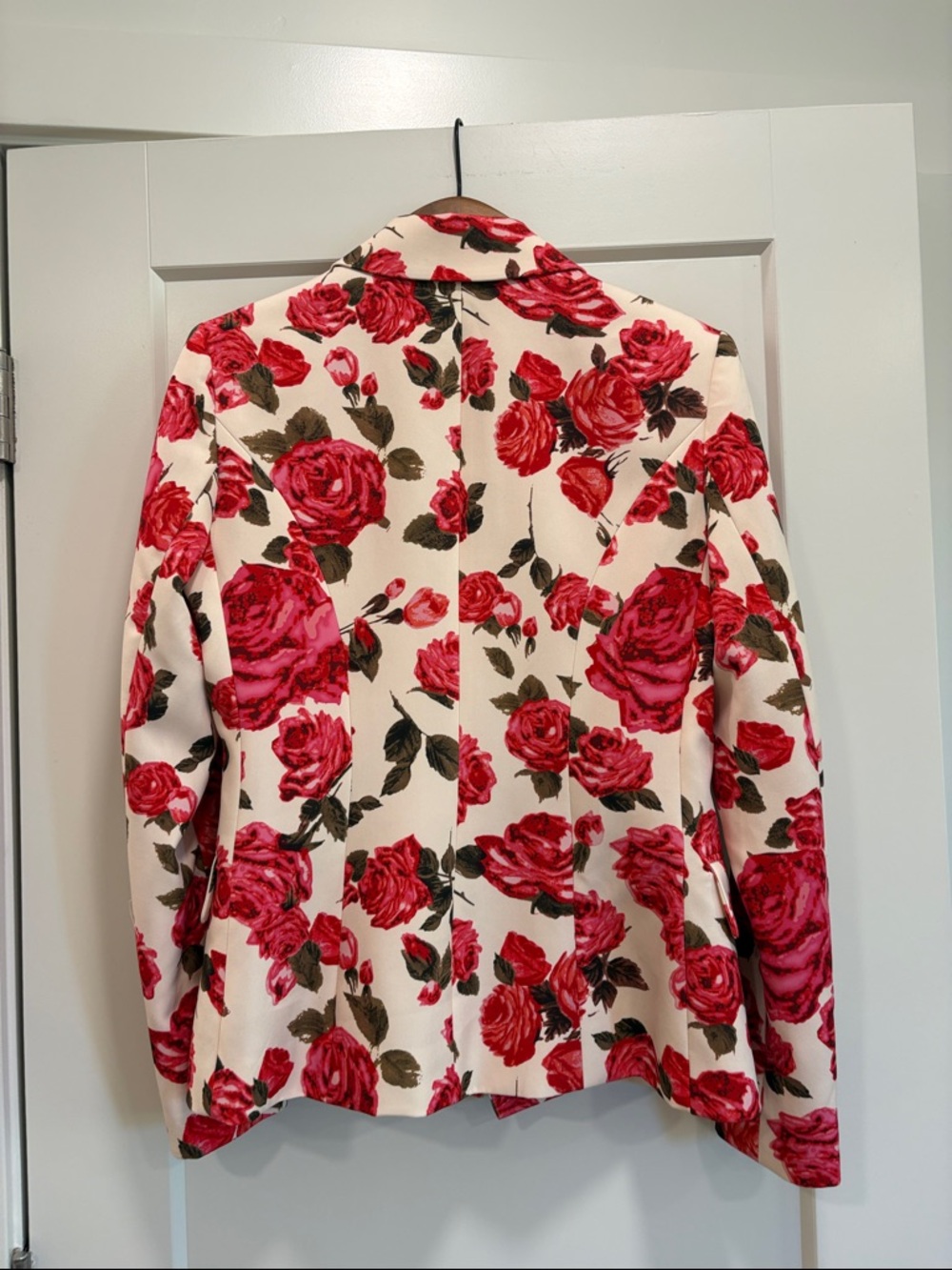 L'AGENCE Cream Blazer with Pink & Red Rose Print—GORGEOUS!! Beautiful Fabric-6 - Picture 8 of 9